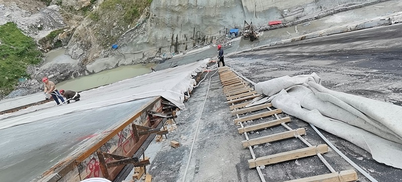 梅雨季墙面“冒汗”别忍了！水性渗透结晶型无机防水材料—让建筑拥有自我修复的免疫力